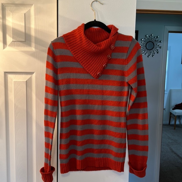 Derek Heart Sweaters - Beloved  Buckle brand Derek Heart. Love this shirt.